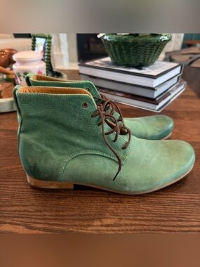 Never Worn Fluevog Radio PLR Lace Ups M9/W11